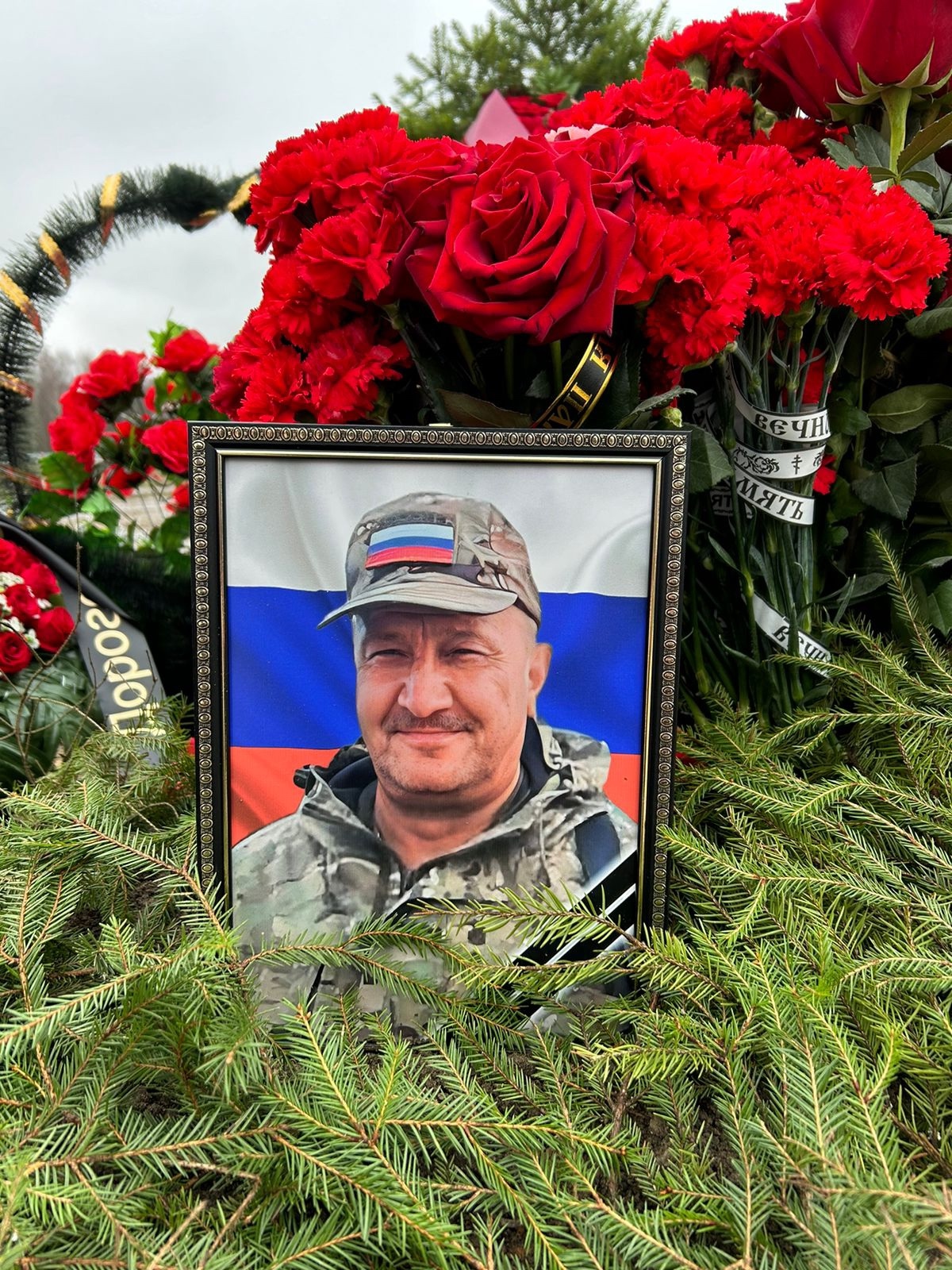 Мемориал Z Павлово-Посадского городского округа: Дмитриев Александр Владимирович, звание: сержант, дата рождения: неизвестно, погиб: неизвестно